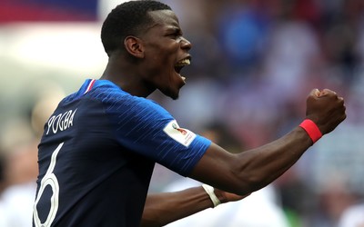 壹电竞热评-B费与队友拥抱庆祝