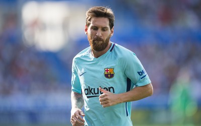 壹电竞独家-于帕梅卡诺让对手庆祝胜利